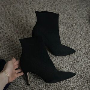 Sophisticated High-Heel Knit Ankle Boots in Classic Black